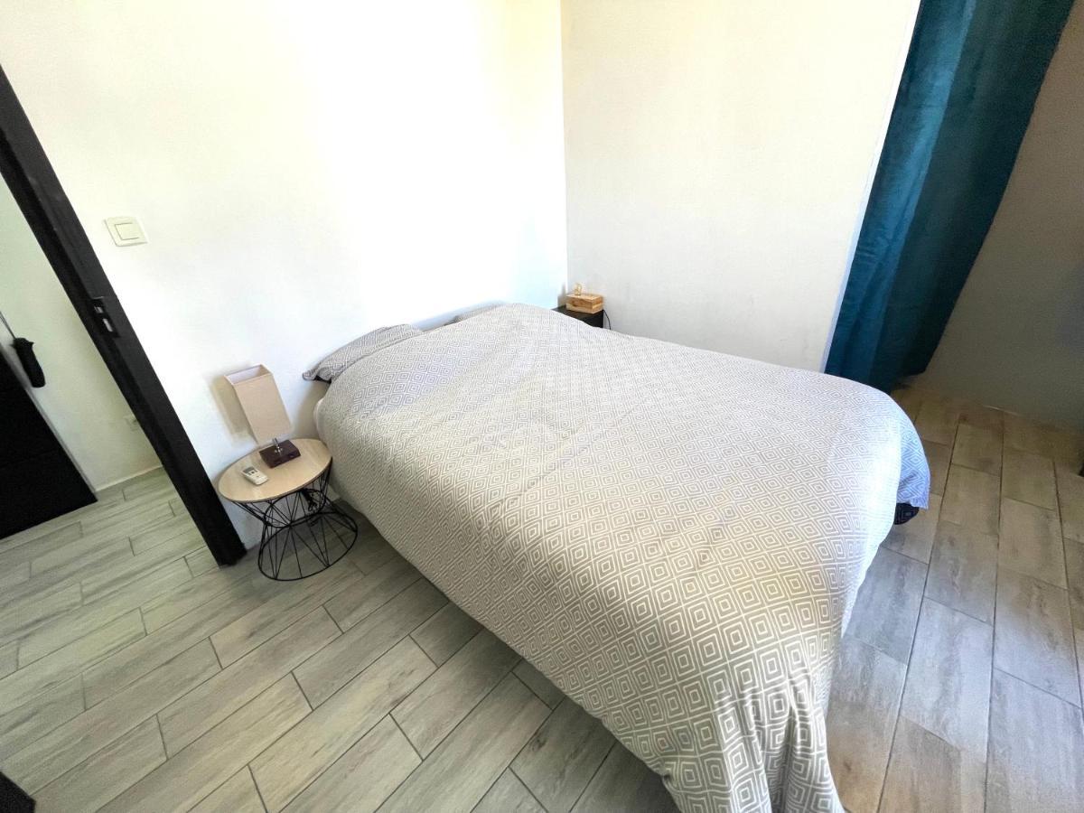 Calvi City Center: Beach View Retreat with Mountain Panorama Exterior photo